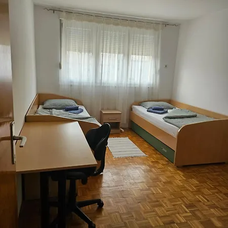Apartment Stan Na Dan Vrh Avenije *
